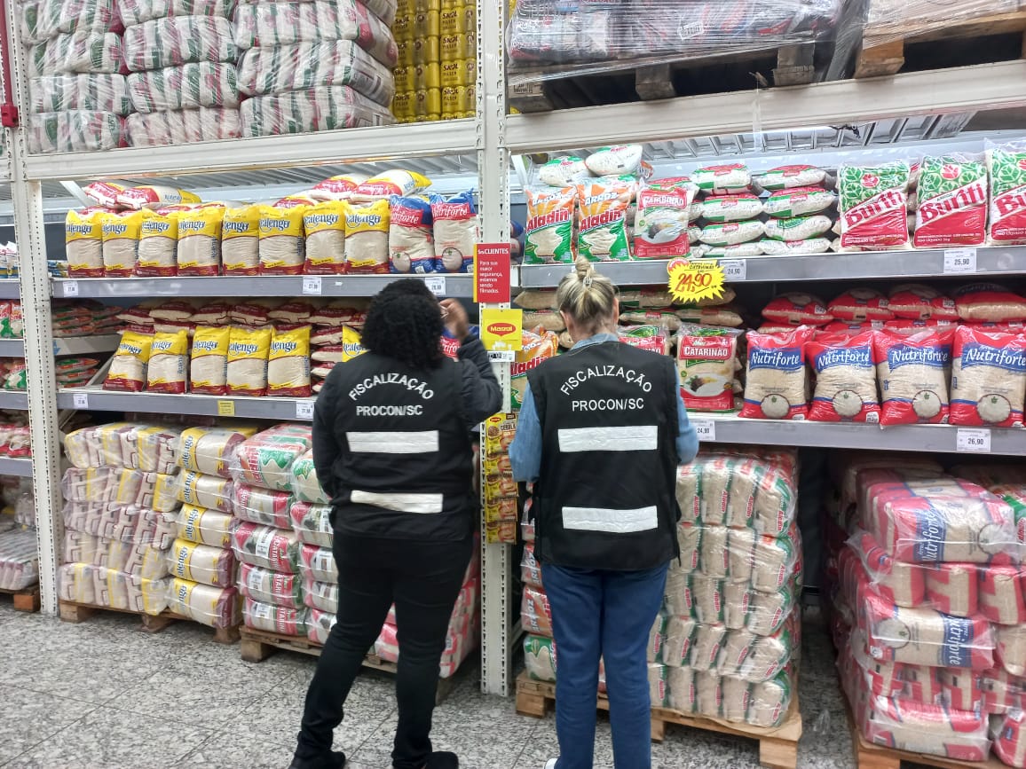 Procon SC orienta estabelecimentos comerciais sobre possível aumento no preço de produtos produzidos pelo RS