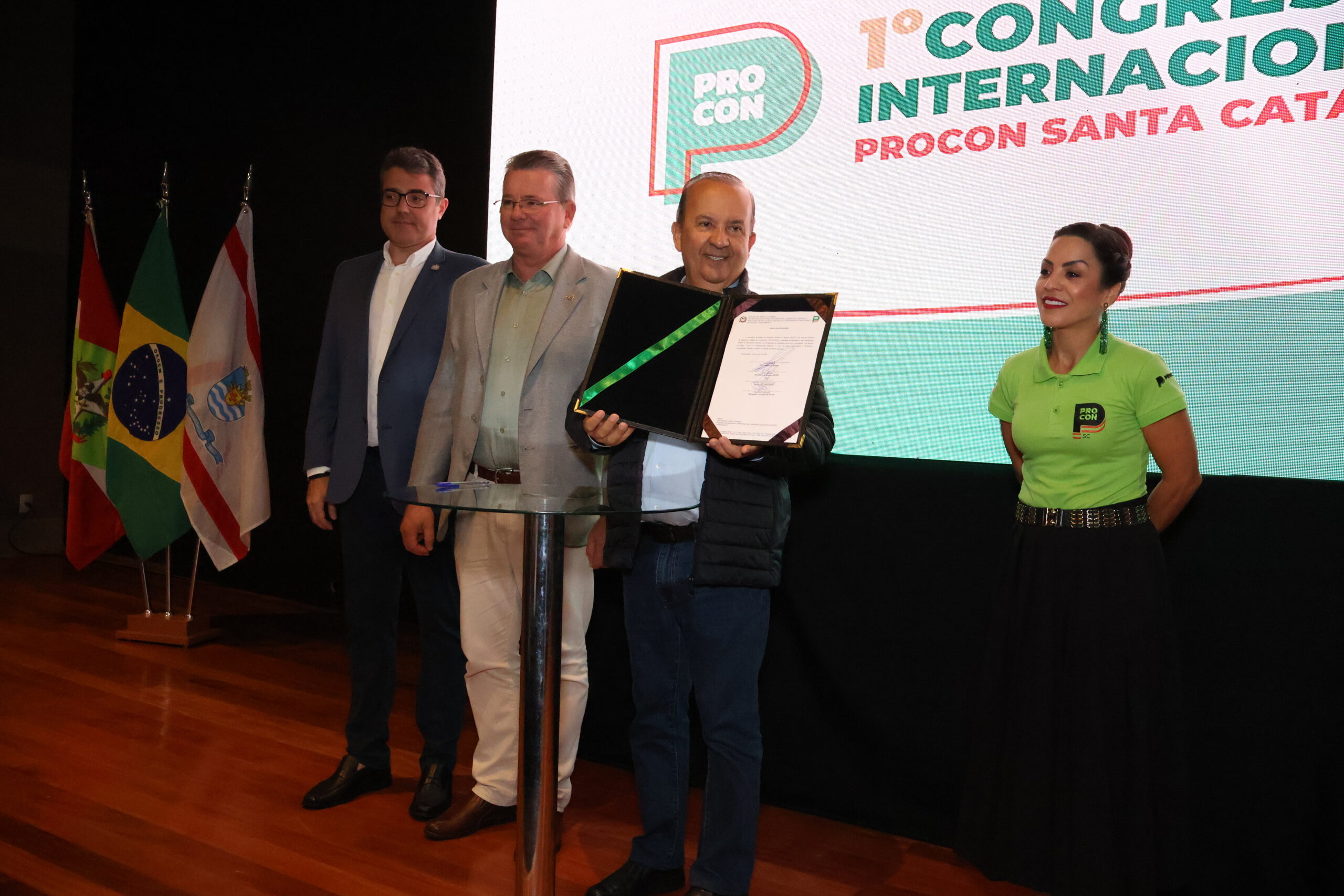 Governador Jorginho Mello participa da assinatura dos convênios firmados pelo Procon SC
