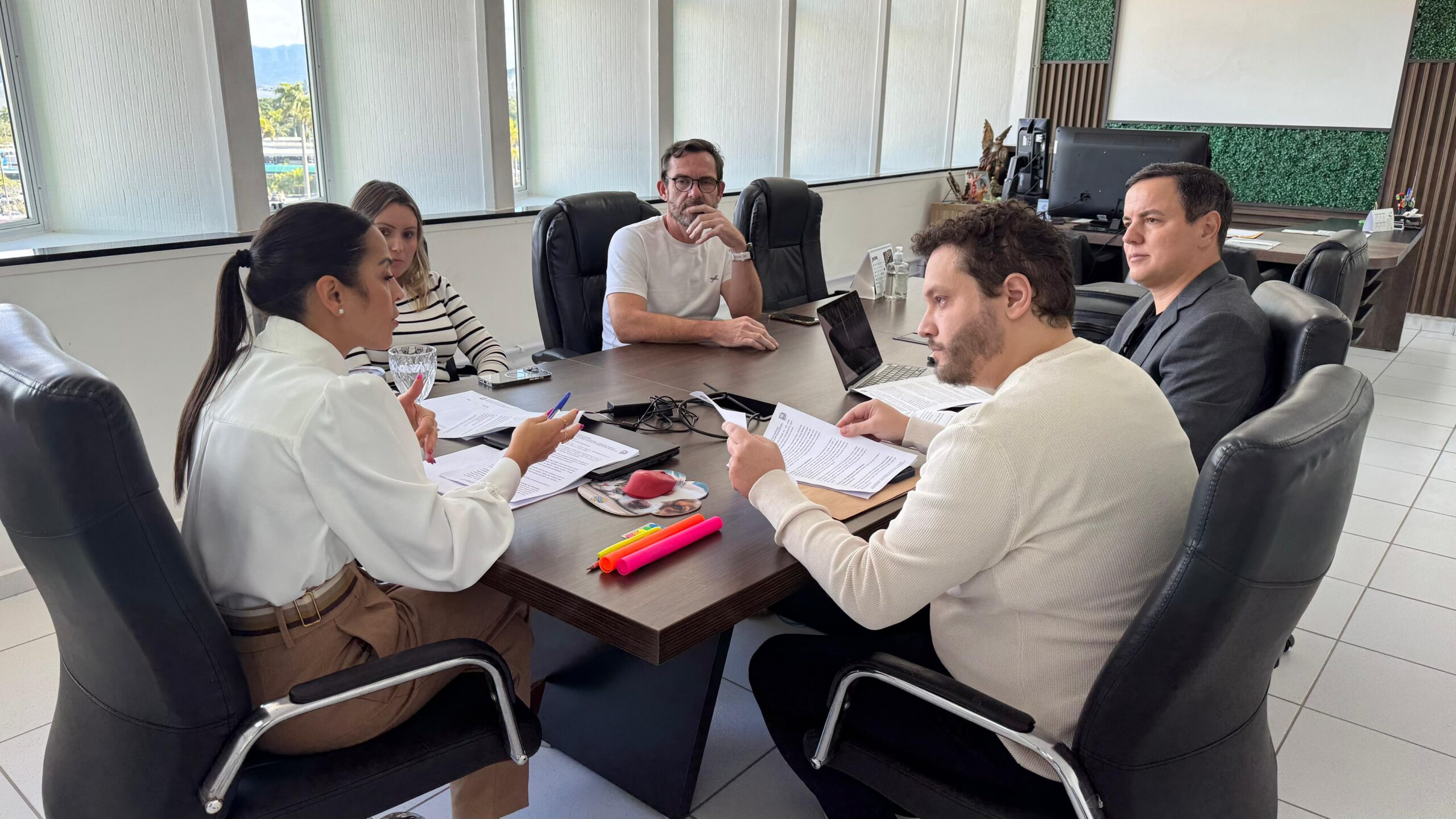 Dono da Lado Rosa assina TAC com Procon SC