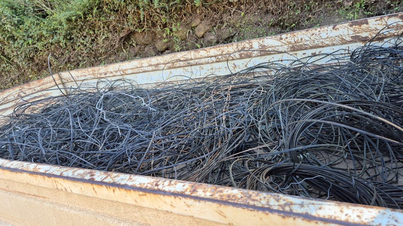 Operação Limpa Fio retira cabos em São Pedro de Alcântara